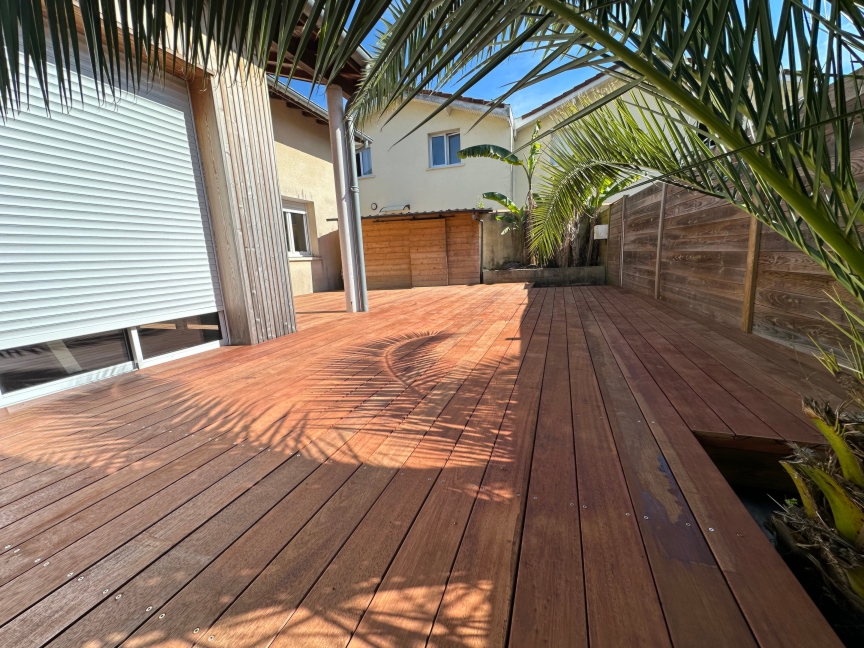 Mini terrasse bois exotique a Tyrosse par Aquattitude