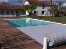 Volet-de-securite-hors-sol-pour-piscine-a-Port-de-Lanne
