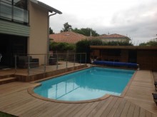 Terrasse-bois-et-piscine-a-Capbreton-dans-les-Landes