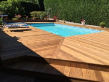 Grande-terrasse-en-bois-exotique