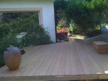 Terrasse-sur-un-petit-espace-a-Labenne